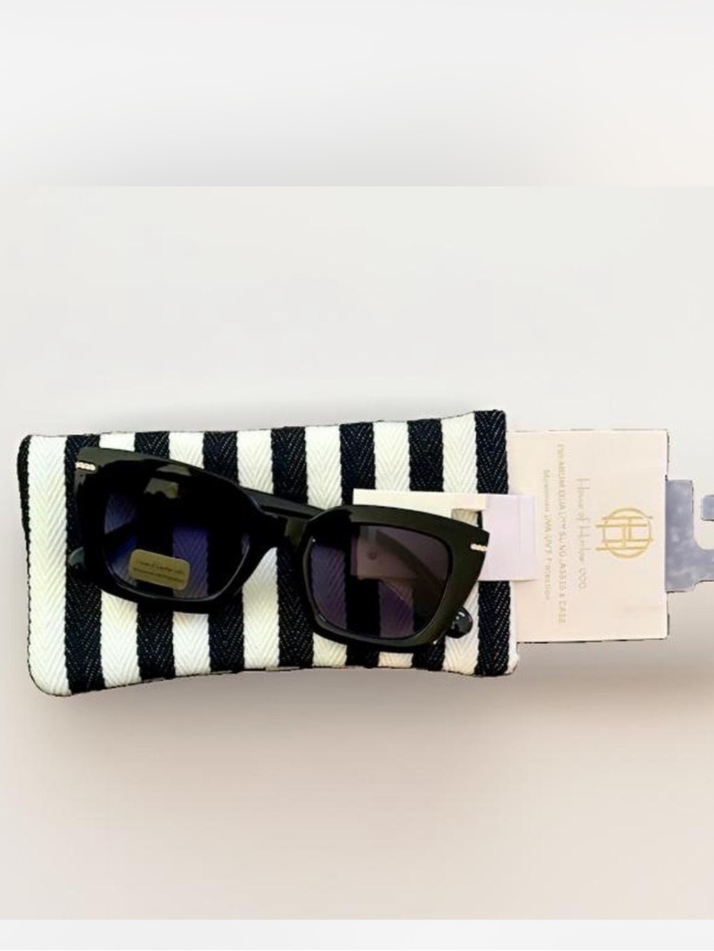 House of Harlow 1960 sunglasses thick black frame & a black and white case NWT - Picture 3 of 6